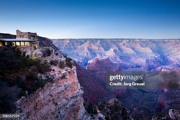 lookout studio on the south rim of grand canyon - grand canyon village stockfoto's en -beelden