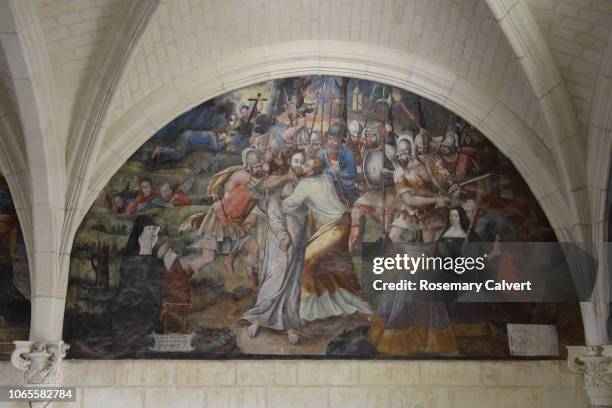 fresco of judas' betrayal of jesus, fontevraud abbey. - judas iscariot - fotografias e filmes do acervo