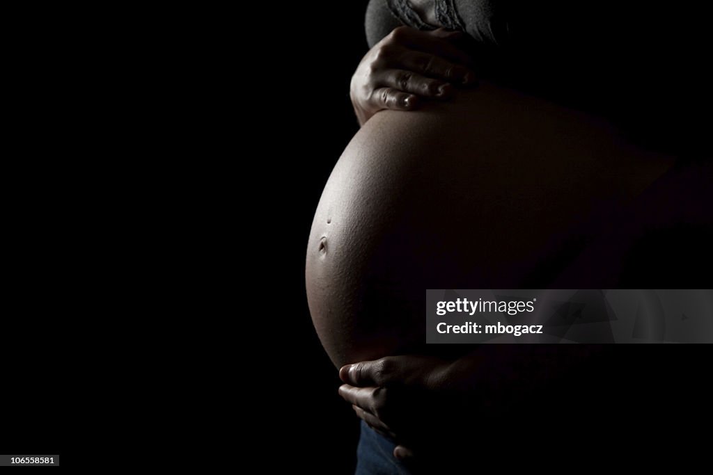 Ventre enceinte série sur noir