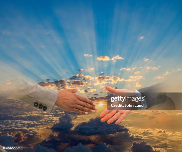 new beginnings business handshake - sunrise pact investment alliance review foto e immagini stock