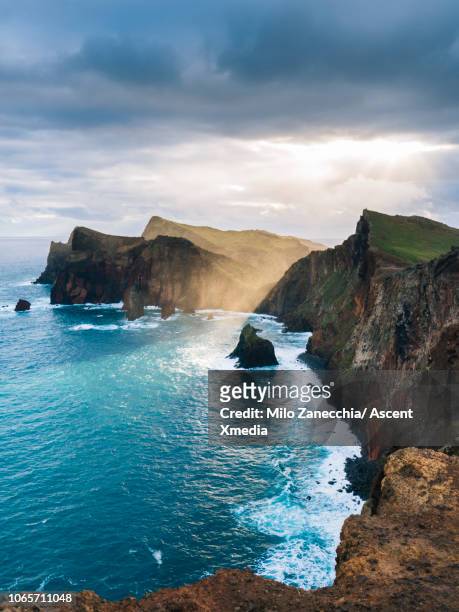 scenic view of coastline and cliffs, elevated perspective - costa caratteristica costiera foto e immagini stock