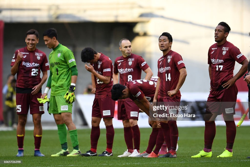 Vissel Kobe v Sagan Tosu - J.League J1