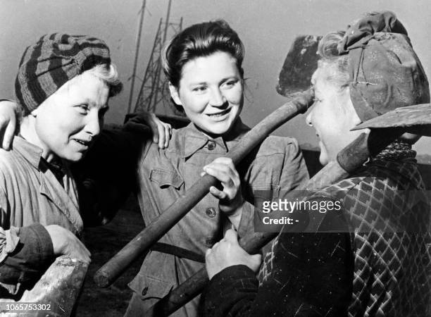 German women working on the Tegel aerodrome to prepare the airlift to supply Berliners, pause on December 17, 1948 in the Berlin French-controlled...