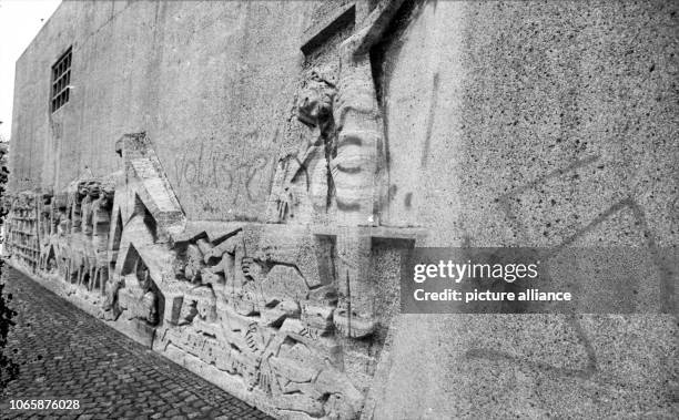 German Death Rune Ss Rune Photos and Premium High Res Pictures - Getty Images