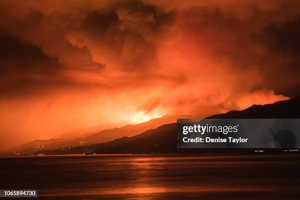 view of wild fire in malibu from santa monica - woolsey-fire stock pictures, royalty-free photos & images