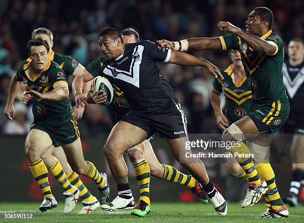 Sika Manu of the Kiwis breaks away from Petero Civoniceva of the Kangaroos during the Four Nations match between the New Zealand Kiwis and the...