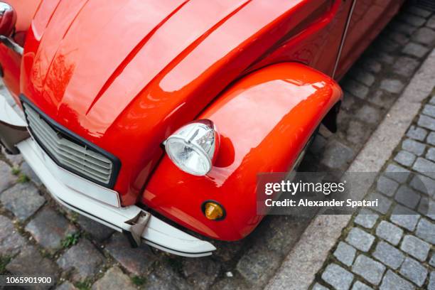 close-up of vintage red car headlight, high angle view - carro antigo imagens e fotografias de stock