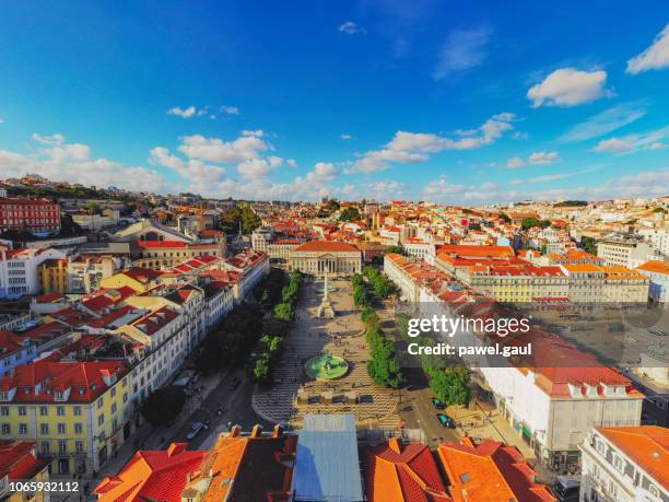 rossio square stadsgezicht lissabon portugal luchtfoto - provincie lissabon stockfoto's en -beelden