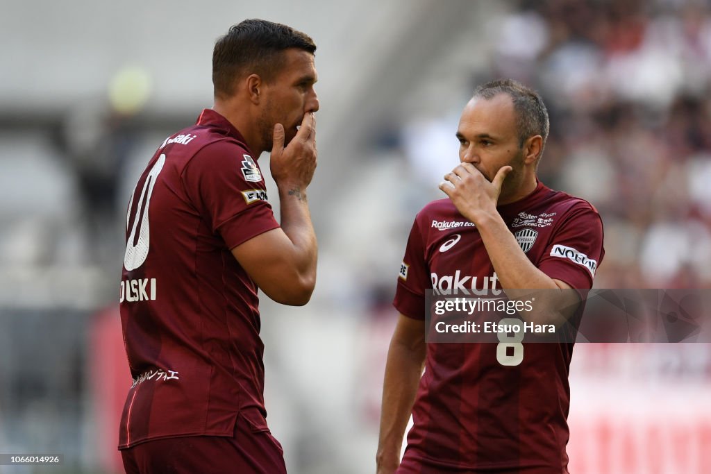 Vissel Kobe v Sagan Tosu - J.League J1