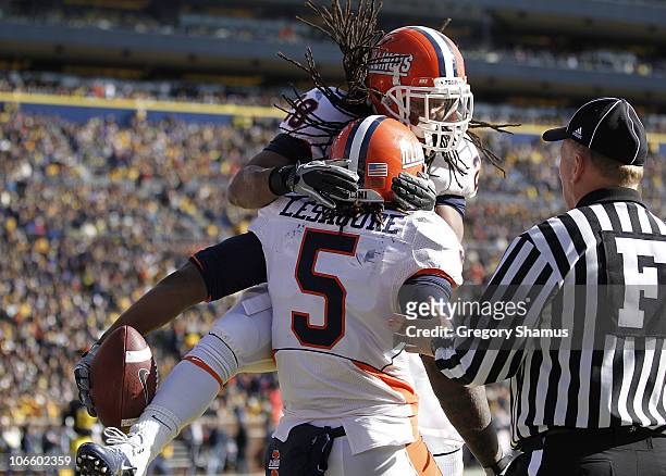 Mikel Leshoure of the Illinios Fighting Illini celebrates a fourth quarter touchdown reception with Troy Pollard while playing the Michigan...