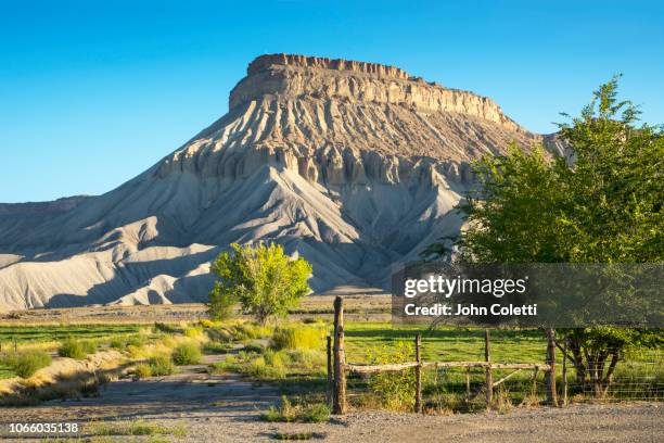 mount garfield, book cliffs, grand valley, western colorado - palisade colorado stock-fotos und bilder