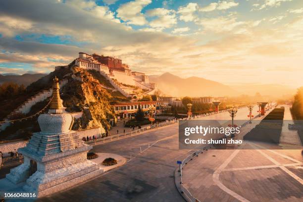 potala palace in lhasa, tibet, china - tibet stock pictures, royalty-free photos & images