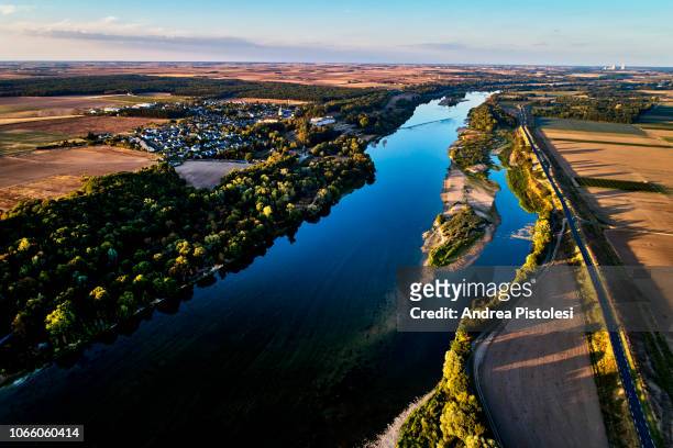 loire river, loire valley, france - castle france stock-fotos und bilder
