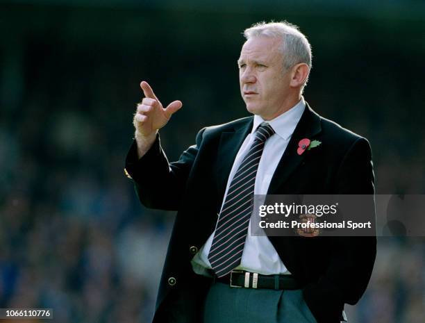 Sunderland manager Peter Reid looks on during the FA Barclaycard Premiership match between Leicester City and Sunderland at Filbert Street on...