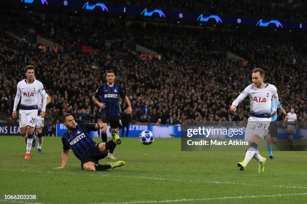 Christian Eriksen of Tottenham Hotspur scores their first goal during the Group B match of the UEFA Champions League between Tottenham Hotspur and FC...