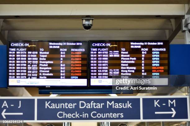 Time Signboard 1,693 Airport Time Sign Board Stock Photos, High-Res Pictures, and ...