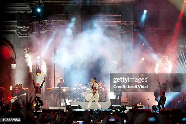 Katy Perry performs live onstage at the MTV Europe Music Awards 2010 outside broadcast at Puerta de Alcala on November 7, 2010 in Madrid, Spain.
