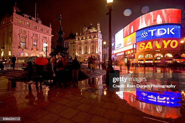 picadilly circus london uk - piccadilly circus stock-fotos und bilder