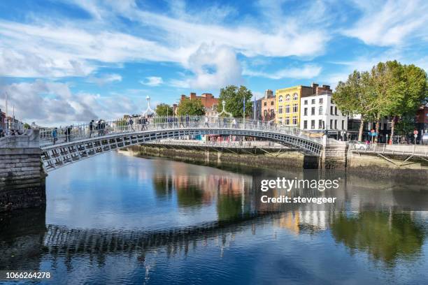 liffey bridge, dublin, ireland - ha'penny bridge dublin stock pictures, royalty-free photos & images