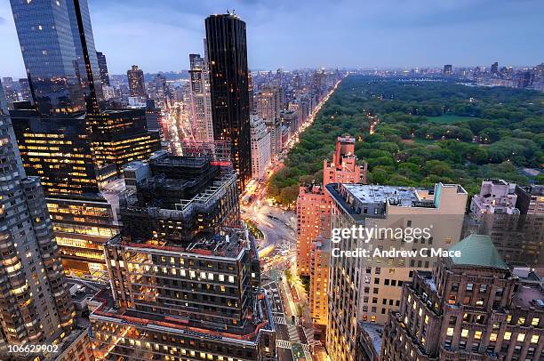 central park and the upper west side at twilight - columbus circle photos et images de collection