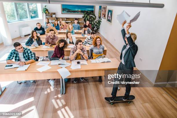 een pop quiz iedereen! - advance 2018 exam stockfoto's en -beelden