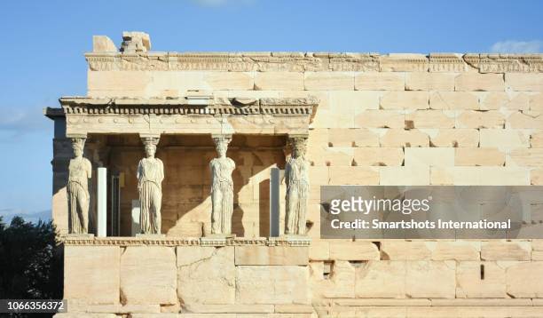 porch of the caryatids in the erechtheion with copy space, temple of athena and poseidon of the acropolis, athens, greece, - poseidon sculpture 個照片及圖片檔