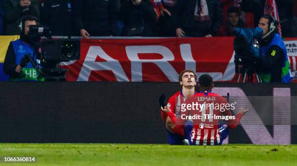 Antoine Griezmann of Atletico de Madrid celebrates his goal with team mates during the Group A match of the UEFA Champions League between Club...
