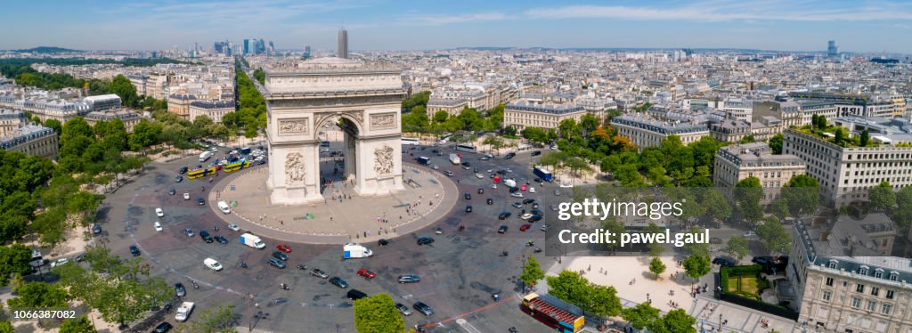 Vista aérea de París con la torre de Eiffel y Eiffel