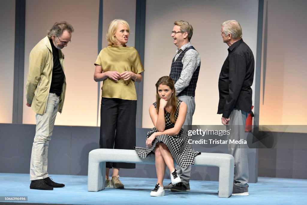 'Komplexe Vaeter' Press Rehearsal In Berlin