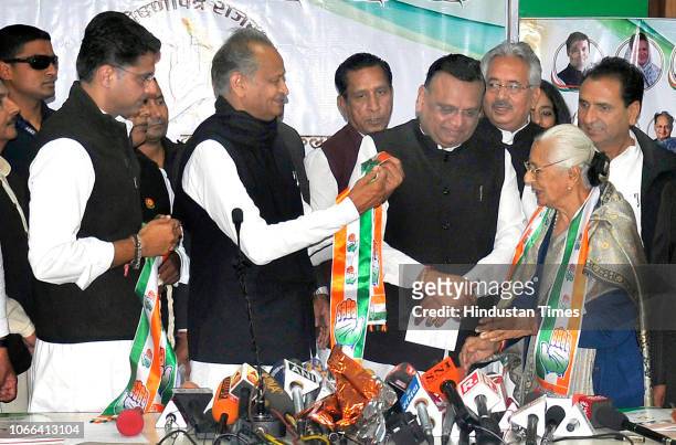 Former Speaker of the Rajasthan Legislative Assembly Sumitra Singh along with Former CM Ashok Gehlot, State Congress president Sachin Pilot, AICC...