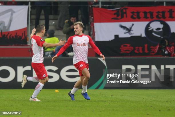 Fredrik Gulbrandsen of Salzburg celebrates with his teammates the opening goal during the UEFA Europa League match between FC Salzburg and RB Leipzig...