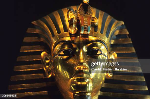 king tut death mask - cairo, egypt - tutankhamun stock-fotos und bilder