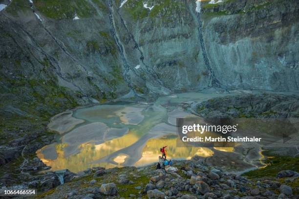 gletschersee mit herzform - sandersee - hohe tauern national park stockfoto's en -beelden