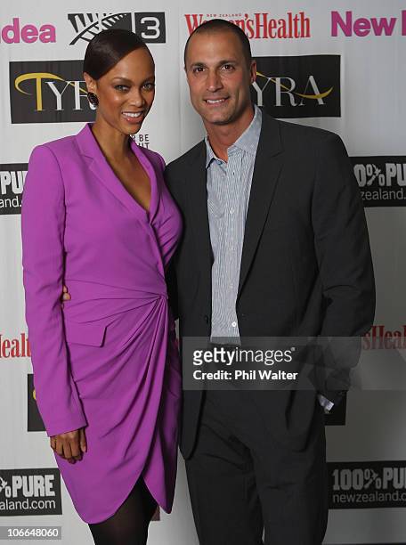 Tyra Banks poses with photographer Nigel Barker during the Tyra Banks Global B.I.O Summit at The Wharf on December 16, 2009 in Auckland, New Zealand.