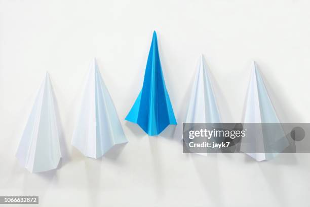 leadership - jayk7 origami stock pictures, royalty-free photos & images