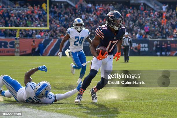 Anthony Miller of the Chicago Bears avoids Glover Quin of the Detroit Lions at Soldier Field on November 11, 2018 in Chicago, Illinois.