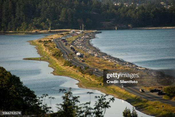 elevated view of esquimalt lagoon sand spit, greater victoria, bc - zandbank stockfoto's en -beelden