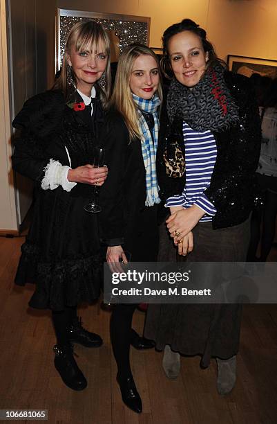 Jan de Villeneuve, Daisy de Villeneuve and Bay Garnett attend the Lulu Guinness and Rob Ryan Fan Bag launch party at the Air Gallery on November 10,...