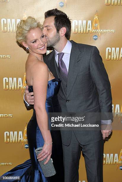 Katherine Heigl and Josh Kelley attend the 44th Annual CMA Awards at the Bridgestone Arena on November 10, 2010 in Nashville, Tennessee.