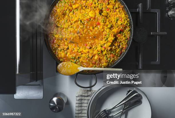 cooking paella - overhead view - arroz alimento básico imagens e fotografias de stock