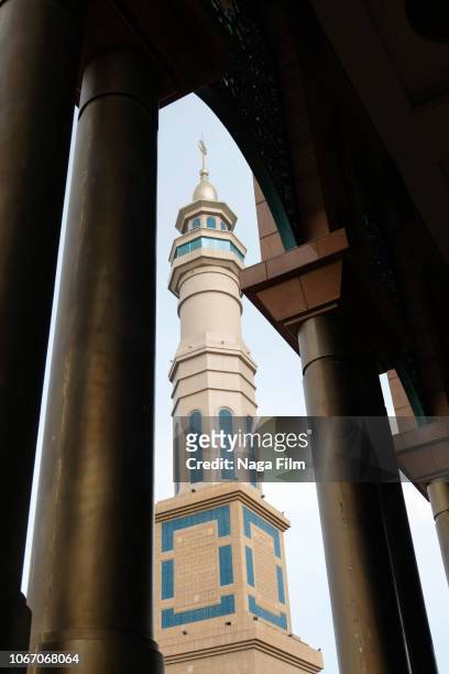 samarinda islamic center mosque, samarinda, indonesia - samarinda islamic center mosque stock pictures, royalty-free photos & images