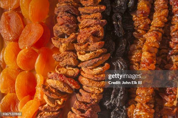 armenian dried fruit - fruta seca fotografías e imágenes de stock