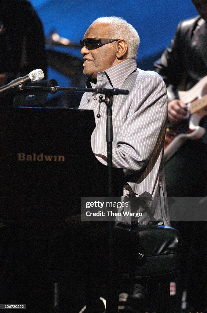 "Willie Nelson and Friends: Live and Kickin'" Premieres on USA Network May 26, 2003 - Show