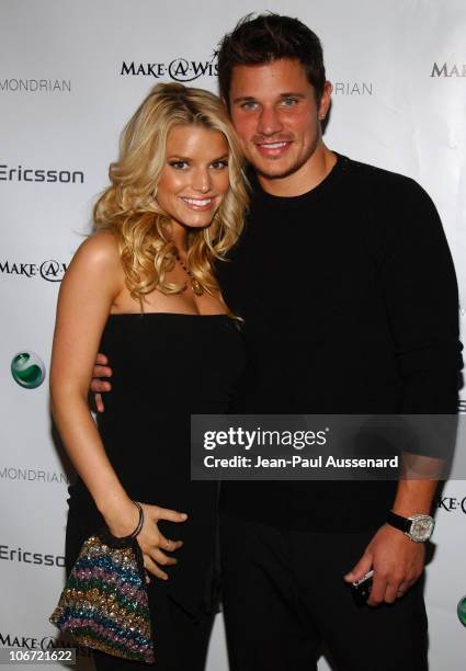 Jessica Simpson and Nick Lachey during Jessica Simpson and Nick Lachey Host Sony Ericsson T610/T616 "Shoot for the Stars" Charity Auction to Benefit...