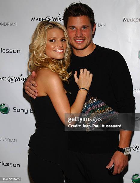 Jessica Simpson and Nick Lachey during Jessica Simpson and Nick Lachey Host Sony Ericsson T610/T616 "Shoot for the Stars" Charity Auction to Benefit...