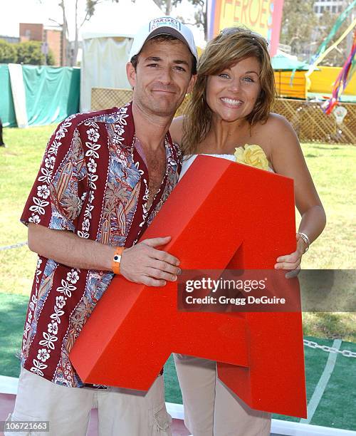 Luke Perry and Tiffani Thiessen at the 2004 Target A Time for Heroes Celebrity Carnival to benefit the Elizabeth Glaser Pediatric AIDS Foundation