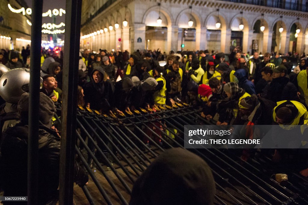 TOPSHOT-FRANCE-SOCIAL-POLITICS-DEMO-FUEL