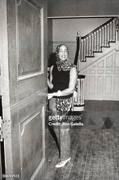 Edith Bouvier Beale , at home in Grey Gardens in Georgica Pond, East Hampton, New York. September 1, 1972.