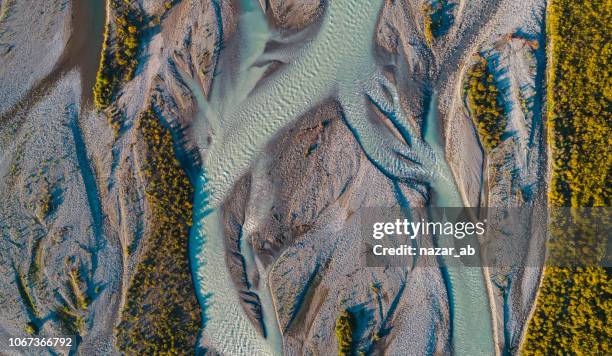 luftaufnahme waimakariri river, südinsel, neuseeland. - new zealand snow stock-fotos und bilder