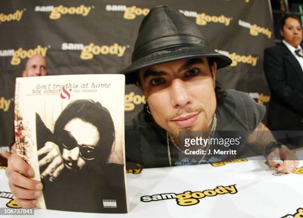 Dave Navarro during Dave Navarro Signs Copies of "Don't Try This at Home" at Sam Goody - October 12, 2004 at Sam Goody at Universal Citywalk in...
